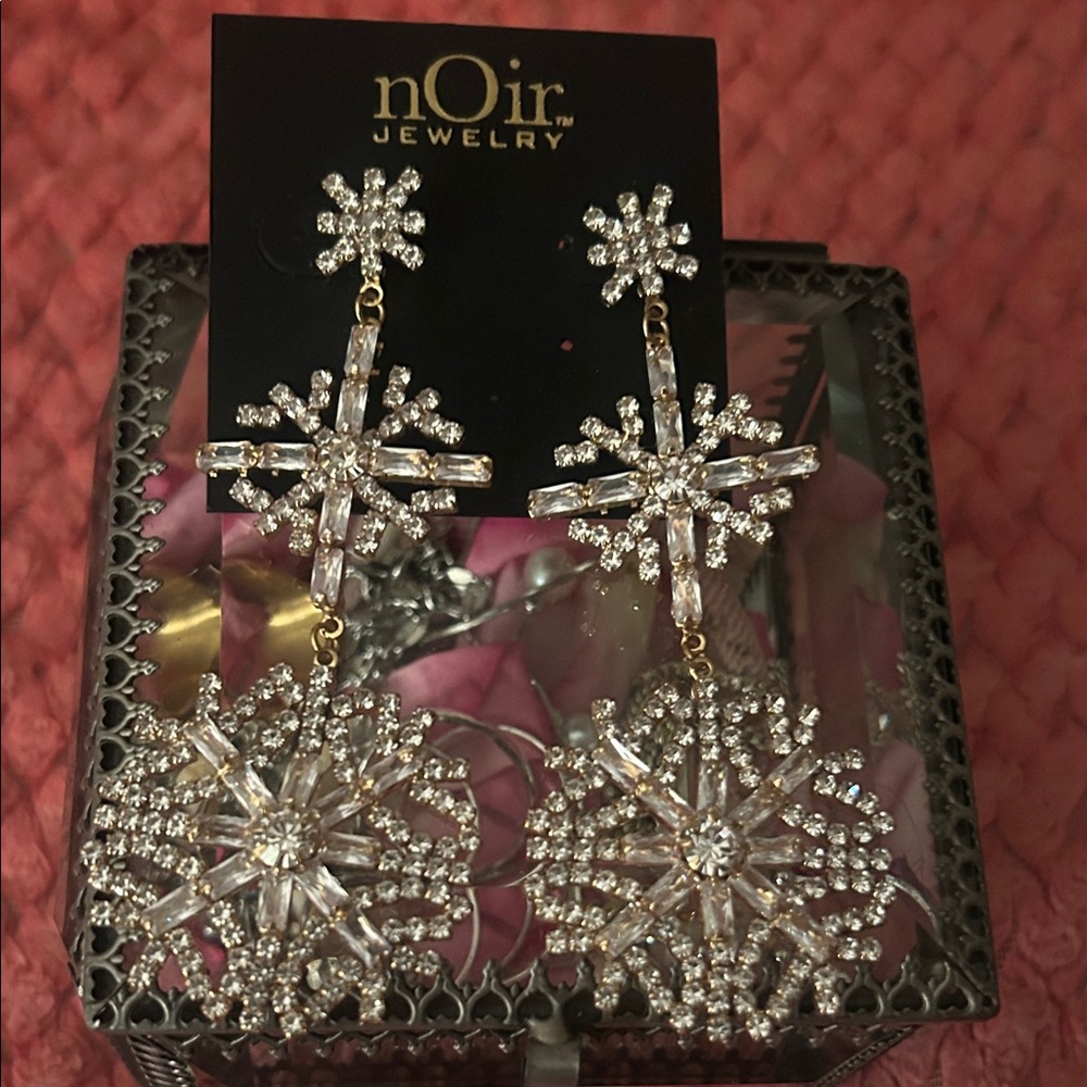 nOir Jewelry Dazzling Snowflake Drop Earrings